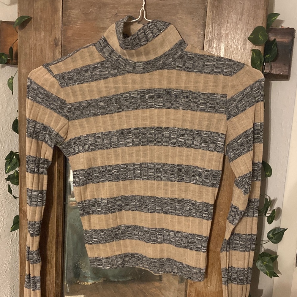 Sky and Sparrow Beige and Gray Striped Turtleneck Sweater
